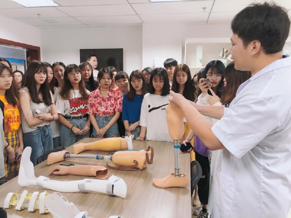 2019年康复专业到企业学习b.jpg 2019年康复专业到企业学习b.jpg